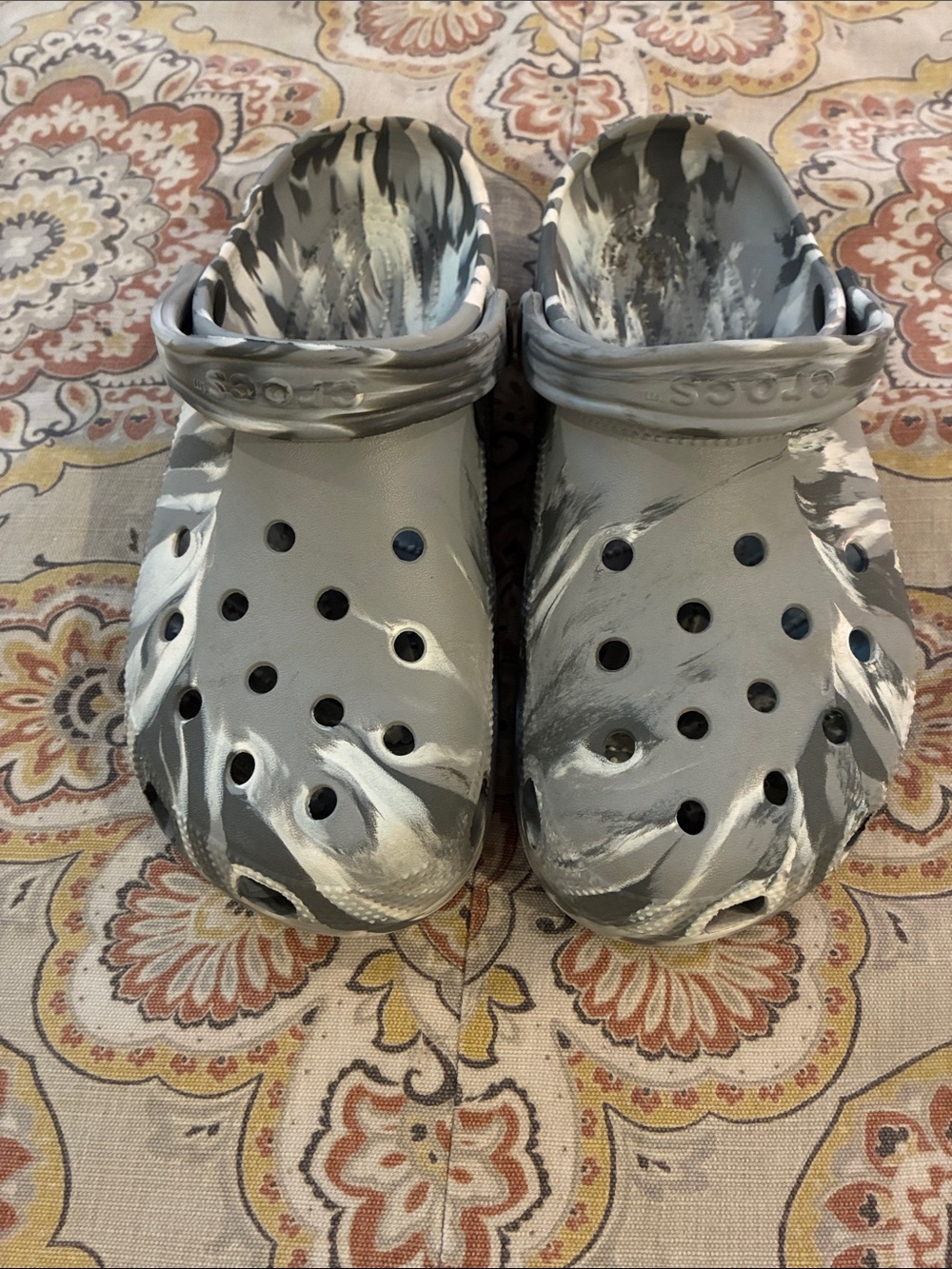 CROCS Women's Marbled Gray & White Classic Clog